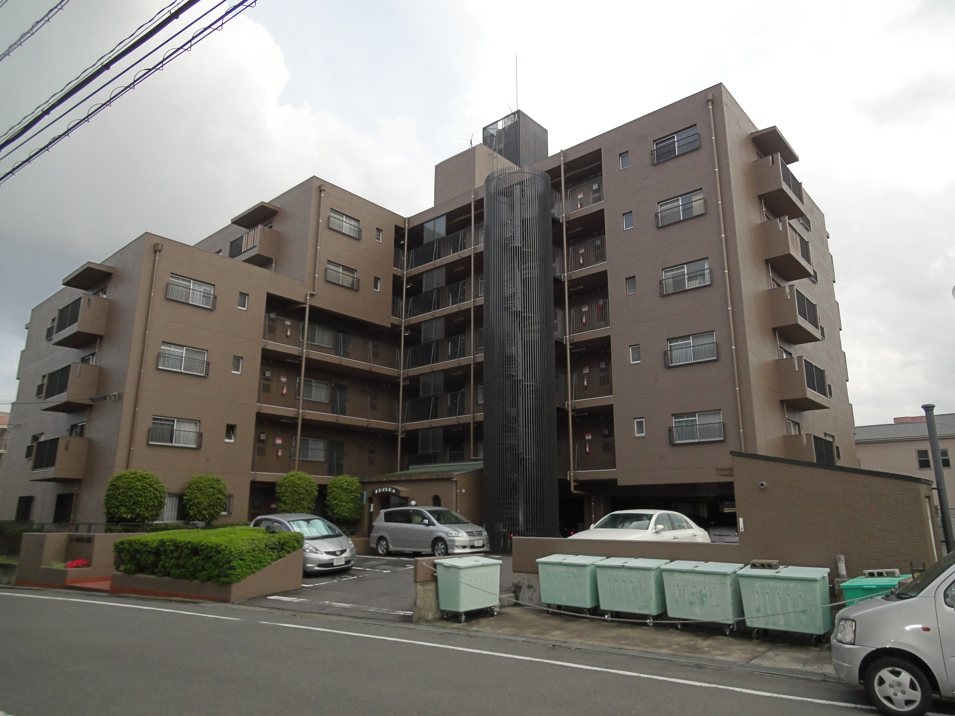 3LDK<br/ >[コープ野村くずは　1階]-外観